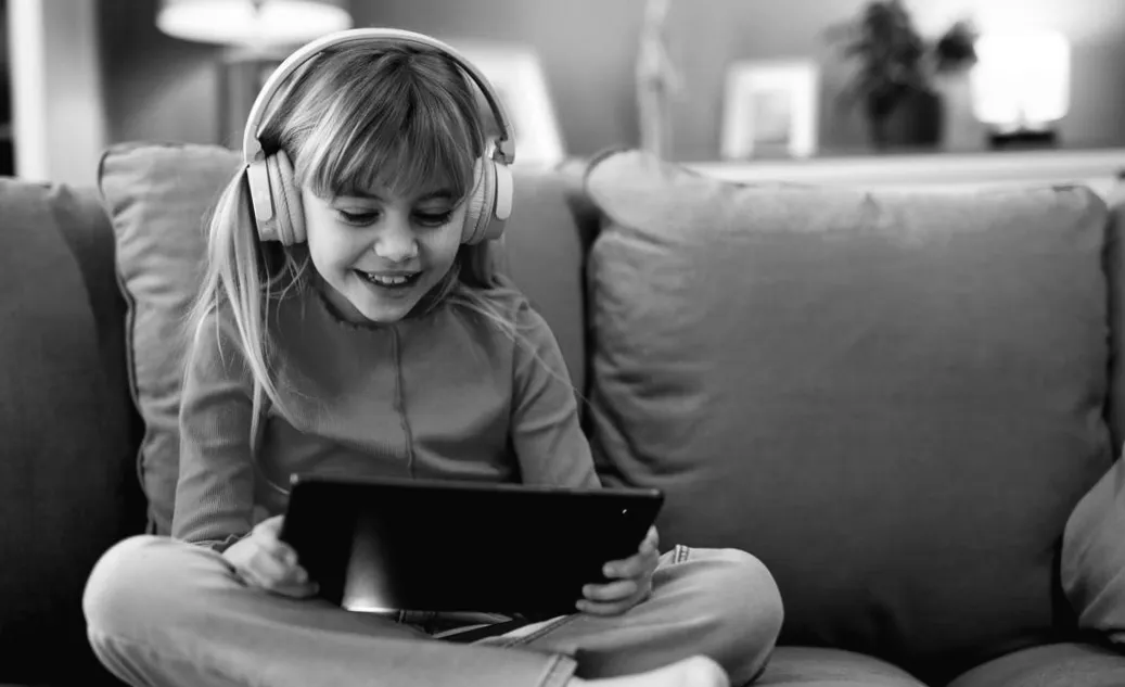 Puppen statt Tablets: Wie Spielzeug die wichtigsten Fähigkeiten von Kindern fördert – Studie enthüllt Geheimnis