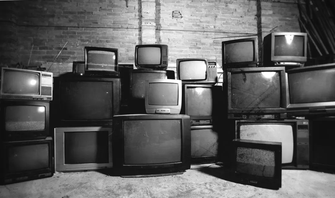 Altem Fernseher neues Leben einhauchen: So gelingt die überraschende Verwandlung
