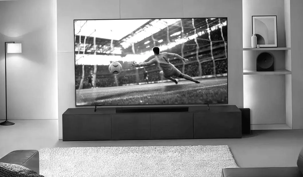 Перефразируй заголовок новости на немецком языке, сделай более загадочным или информативным. Для кликабельности но без спама.
        Без твоих комментариев! Только результат.
        Исходный заголовок новости: Samsung's 2026 QLED and Mini LED TVs Boast AI Soccer Mode