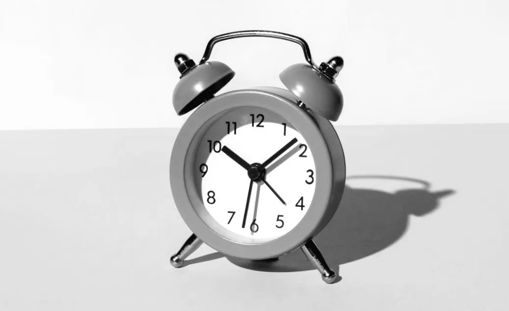 9 überraschende Methoden, um ein Morgenmensch zu werden – auch wenn du ein Nachtvogel bist