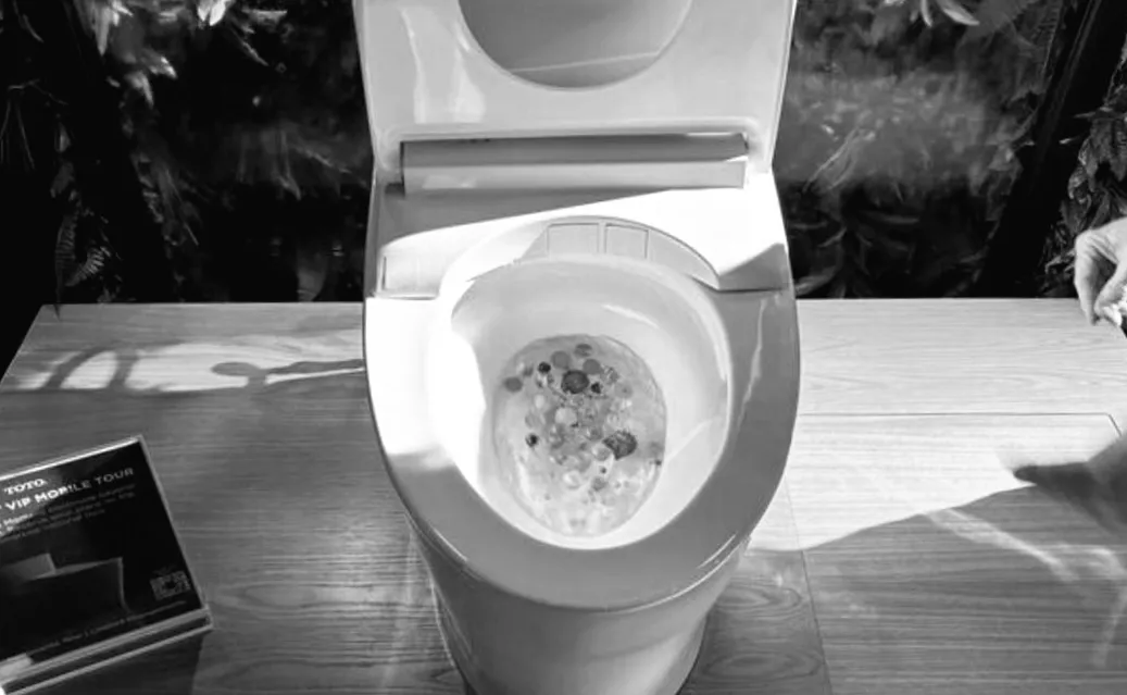 Toto enthüllt die Toilette, die ihren Rand selbst reinigt – Komfort auf einem neuen Level