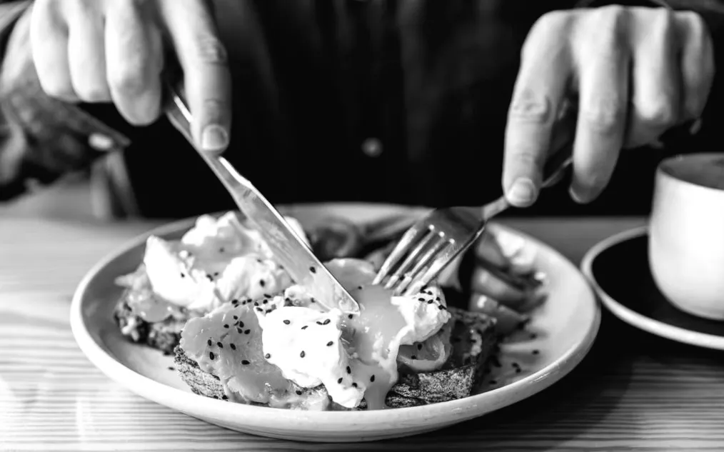 "Fluffige pochierte Eier in nur 1 Minute – So gelingt es mit der Mikrowelle!"