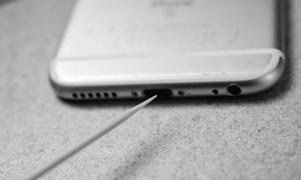 Handy lädt nicht? Probieren Sie diese einfache DIY-Lösung, bevor Sie Hilfe suchen!