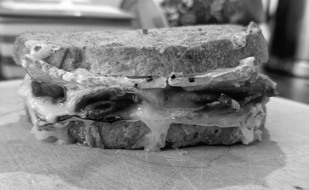 Das überraschende Küchenduo: Wie der Airfryer den ultimativen Grilled Cheese zaubert