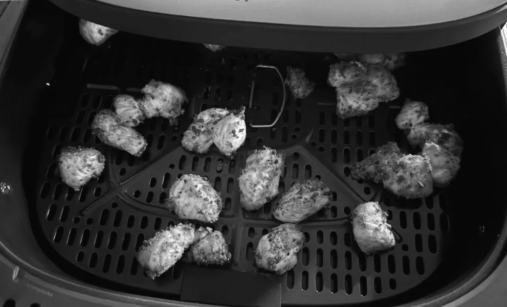 Перефразируй заголовок новости на немецком языке, сделай более загадочным или информативным. Для кликабельности но без спама.
        Без твоих комментариев! Только результат.
        Исходный заголовок новости: Typhur Says Its Dome 2 Air Fryer Can Clean Itself. I'll Be the Judge of That