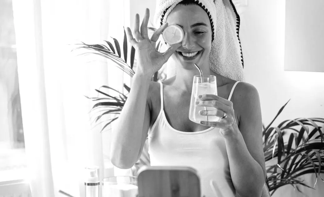 "Natürliche Wege, Ihre Kollagenproduktion im Alter zu steigern und strahlende Haut zu bewahren"