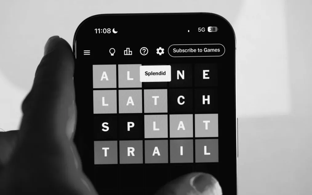 Перефразируй заголовок новости на немецком языке, сделай более загадочным или информативным. Для кликабельности но без спама.
        Без твоих комментариев! Только результат.
        Исходный заголовок новости: Try These Wordle-Like Games for a Fun Challenge