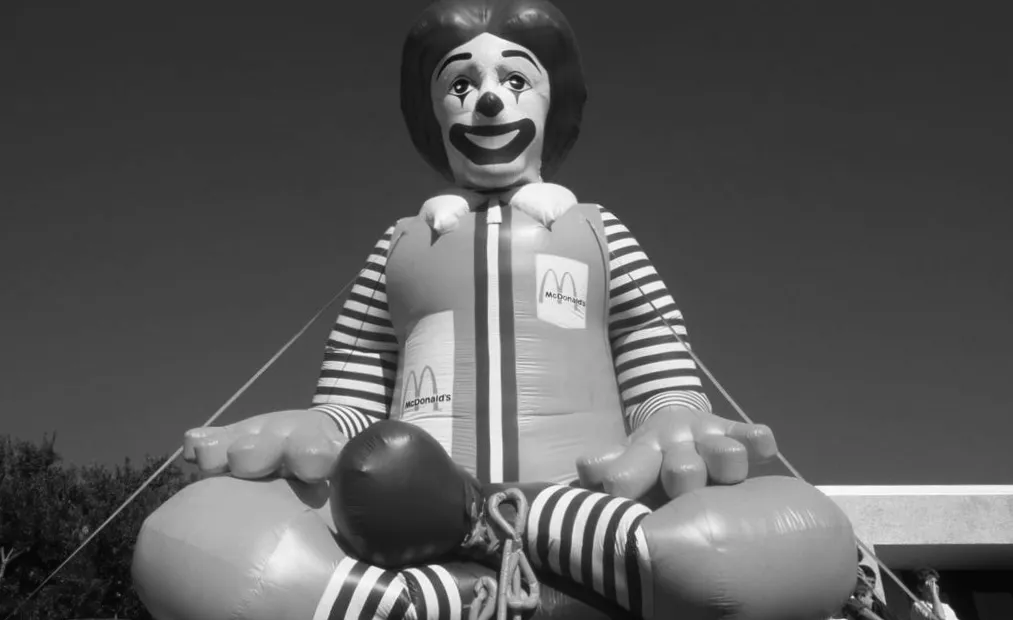 McDonald’s-CEO sorgt mit rätselhaftem Burger-Video für Aufsehen: Was steckt hinter dem neuen Ketchup-Meme?