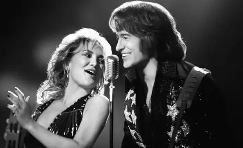 Oscar-Geheimnis gelüftet: So sehen Sie den überraschenden Klassiker „Song Sung Blue“ jetzt selbst