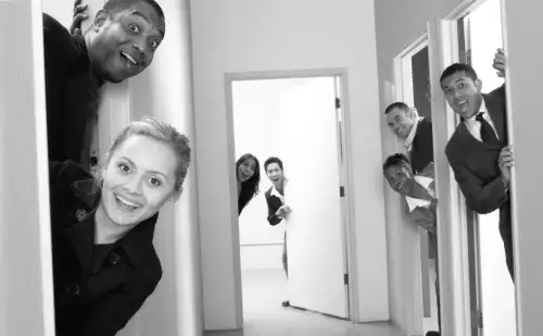 Bevor Sie eine Überwachungskamera vor Ihrer Wohnung installieren – Das sollten Sie unbedingt wissen