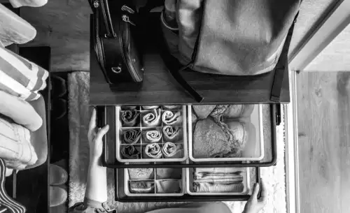 Frühjahrsputz: Zeit, das Geheimnis Ihres Kleiderschranks zu lüften