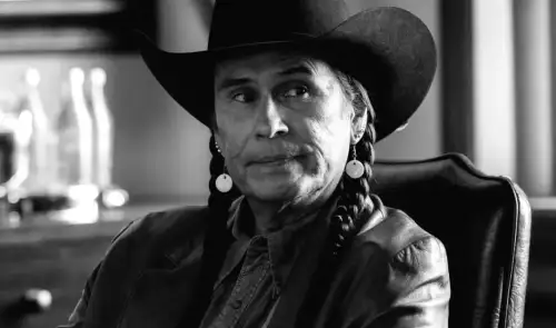 "Mo Brings Plenty Entschlüsselt die Ureinwohner-Geschichten im 'Yellowstone'-Spin-Off"