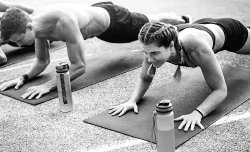 Ein von Experten empfohlener Trainingsplan, der Kraft und Ausdauer perfekt kombiniert