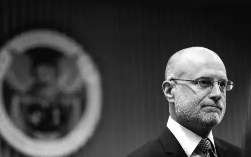 "FCC erschwert Zugang zu günstigem Internet – Warum Kritiker von einem 'Krieg gegen die Armen' sprechen"