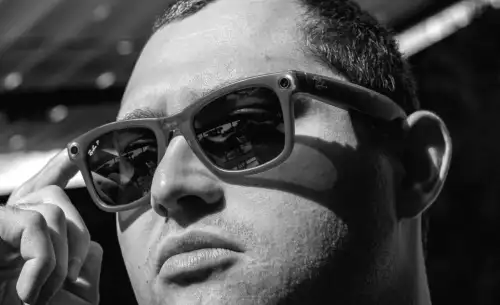 Filmt er dich mit seinen Brillen?