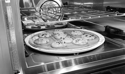 Sharp präsentiert revolutionäre Kochtechnologie: Der 'Goldene Heater' verändert die Schnellkochmethoden.